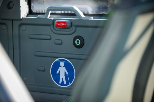 По Тбилиси начнут курсировать еще 40 новых автобусов По Тбилиси начнут курсировать еще 40 новых автобусов - Sputnik Грузия