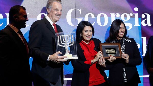 Президент Грузии Саломе Зурабишвили получила высшую награду Организации друзей Сиона за поддержку евреев грузинским народом   - Sputnik Грузия