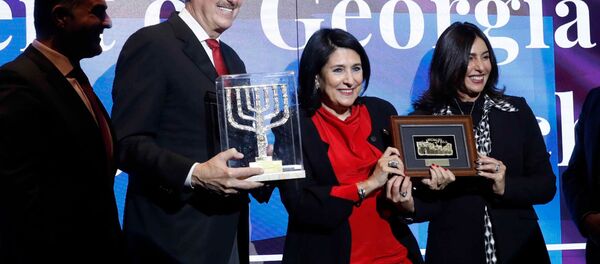 სალომე ზურაბიშვილმა „სიონის მეგობართა ორგანიზაციისგან უმაღლესი ჯილდო მიიღო სალომე ზურაბიშვილმა „სიონის მეგობართა ორგანიზაციისგან უმაღლესი ჯილდო მიიღო - Sputnik საქართველო