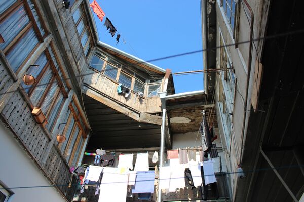 Цветы от городского зодчего, или Почему так манит дом Оганджанова с вангоговской печалью? - Sputnik Грузия