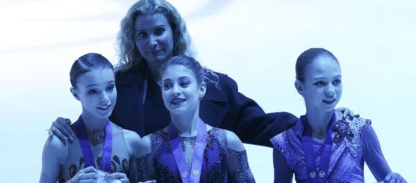 Призеры чемпионата Европы по фигурному катанию в женском одиночном катании и тренер Этери Тутберидзе Призеры чемпионата Европы по фигурному катанию в женском одиночном катании и тренер Этери Тутберидзе - Sputnik Грузия