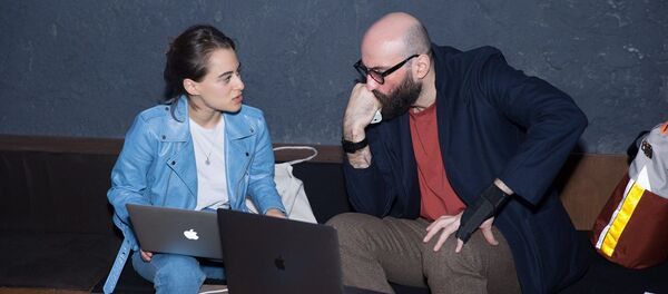 Грузинский дизайнер Гия Бохуа с коллегой Грузинский дизайнер Гия Бохуа с коллегой - Sputnik Грузия