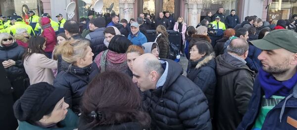 აქცია საკრებულოსთან აქცია საკრებულოსთან - Sputnik საქართველო