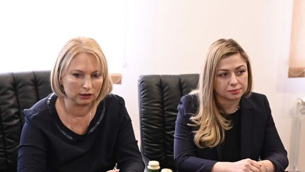 Министр экономики Натия Турнава и новый директор Объединения аэропортов Грузии Тамар Арчуадзе - Sputnik Грузия