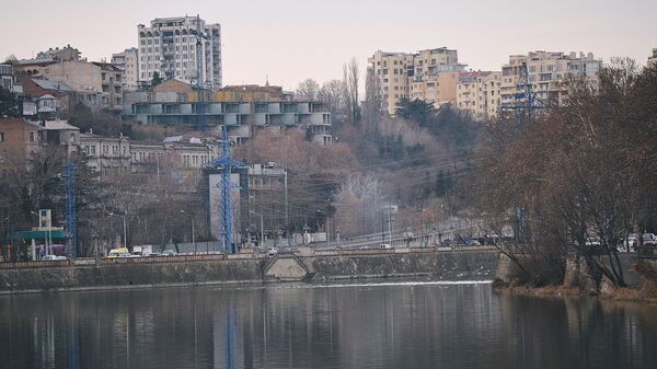 Вид на город Тбилиси в пасмурную погоду зимой - Sputnik Грузия