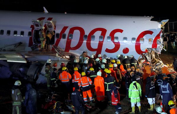 По сообщению РИА Новости, аналогичный инцидент произошел в том же аэропорту 7 января с самолетом Boeing 737 той же компании Pegasus, который прилетел в Стамбул из ОАЭ - Sputnik Грузия