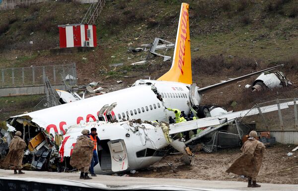 Самолет выкатился за пределы ВПП в Стамбуле - Sputnik Грузия
