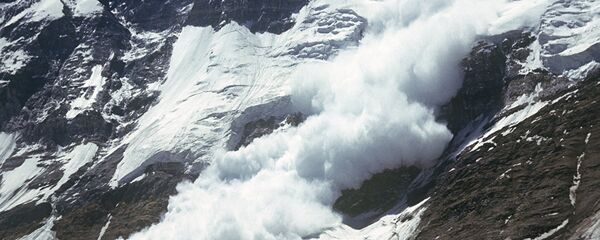 Сход лавины. Архивное фото Сход лавины. Архивное фото - Sputnik Грузия