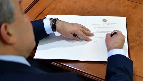 Президент Армен Саркисян подписал указ о назначении Никола Пашиняна премьер-министром Армении (14 января 2019). Еревaн - Sputnik Грузия