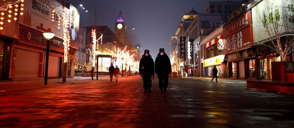 Полиция на пустынной улице в Пекине  - Sputnik Грузия