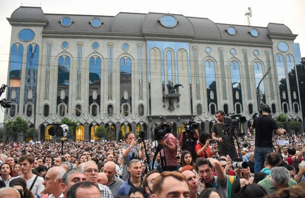 რატომ უნდა მოაგვაროთ პირადი ცხოვრება საპროტესტო აქციაზე წასვლამდე – რჩევები ჟურნალისტებს რატომ უნდა მოაგვაროთ პირადი ცხოვრება საპროტესტო აქციაზე წასვლამდე – რჩევები ჟურნალისტებს - Sputnik საქართველო