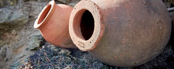 Кувшины для вина квеври в музее под открытым небом - Sputnik Грузия