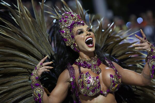 Бразильский карнавал - это яркий, чувственный, очень эмоциональный и зрелищный народный праздник - Sputnik Грузия