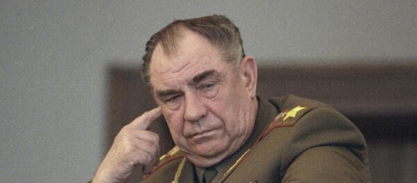 Министр обороны Маршал Советского Союза Дмитрий Тимофеевич Язов во время Съезда народных депутатов РСФСР. - Sputnik Грузия