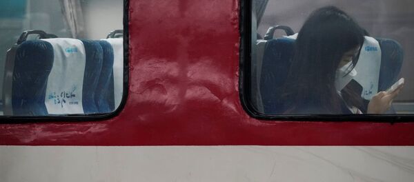 გოგონა სეულის მეტროში გოგონა სეულის მეტროში - Sputnik საქართველო