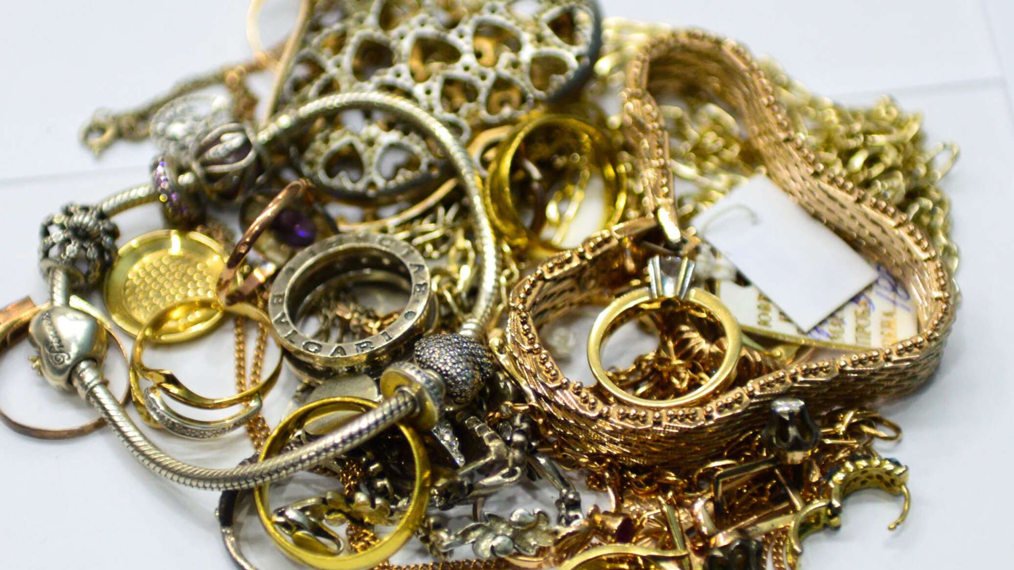 უცხო ქვეყნის მოქალაქემ საქართველოში არადეკლარირებული ოქროს ნაკეთობების შემოტანა სცადა