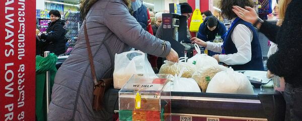 რიგები სუპერმარკეტებში რიგები სუპერმარკეტებში - Sputnik საქართველო