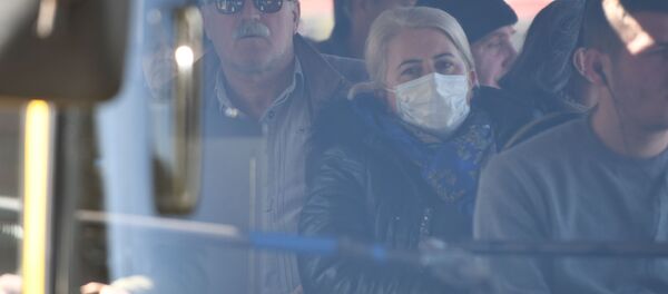 ავტობუსის მგზავრები პირბადეებით ავტობუსის მგზავრები პირბადეებით - Sputnik საქართველო