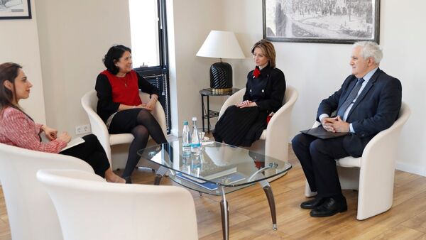 Саломе Зурабишвили встретилась с министром здравоохранения и главой Национального центра контроля заболеваний - Sputnik Грузия