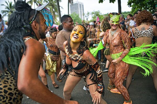 Танцоры накануне открытия Бразильского карнавала - Sputnik Грузия