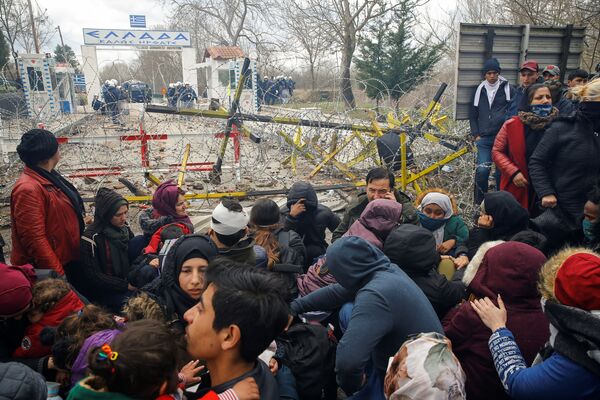 Президент Турции Реджеп Тайип Эрдоган объявил об открытии границы страны с ЕС для сирийских беженцев. Это произошло на фоне обострения ситуации в Идлибе - Sputnik Грузия