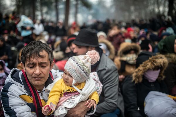 Об усилении контроля на границах заявили соседние с Турцией страны, а также Венгрия, президент которой, Виктор Орбан, созвонился с турецким коллегой после его решения открыть дорогу беженцам - Sputnik Грузия