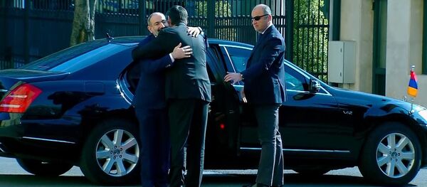 Пашиняна красиво встретили в Тбилиси - церемонию сняли на видео - Sputnik Грузия