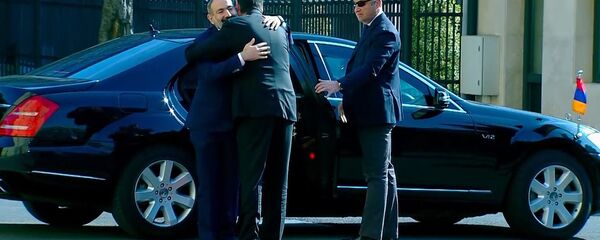 ფაშინიანს თბილისში ლამაზად დახვდნენ - ცერემონია ვიდეოზე აღბეჭდეს ფაშინიანს თბილისში ლამაზად დახვდნენ - ცერემონია ვიდეოზე აღბეჭდეს - Sputnik საქართველო