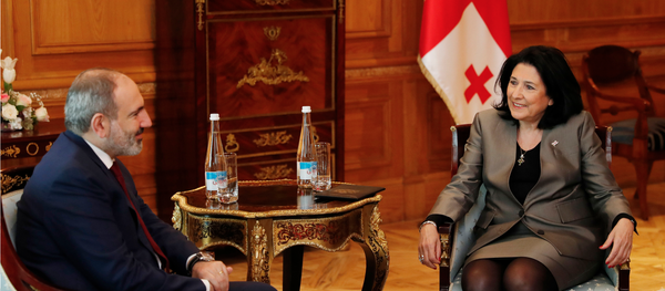 Встреча президента Грузии Саломе Зурабишвили и премьер-министра Армении Никола Пашиняна - Sputnik Грузия