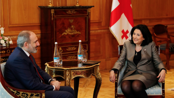 Встреча президента Грузии Саломе Зурабишвили и премьер-министра Армении Никола Пашиняна - Sputnik Грузия