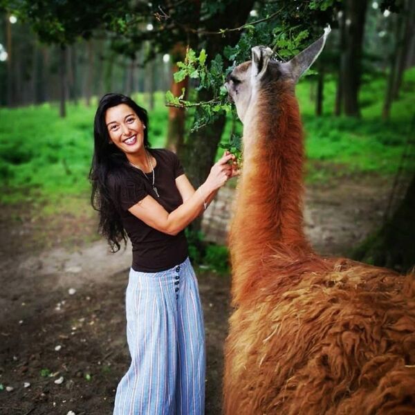 ანუკა გვალიას იმპროვიზაციები და ორიგინალური მანერით შესრულებული ქართული სიმღერები - Sputnik საქართველო