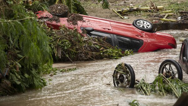 Машины, пострадавшие от наводнения и оползней, вызванных проливными дождями в Рио-де-Жанейро, Бразилия - Sputnik Грузия