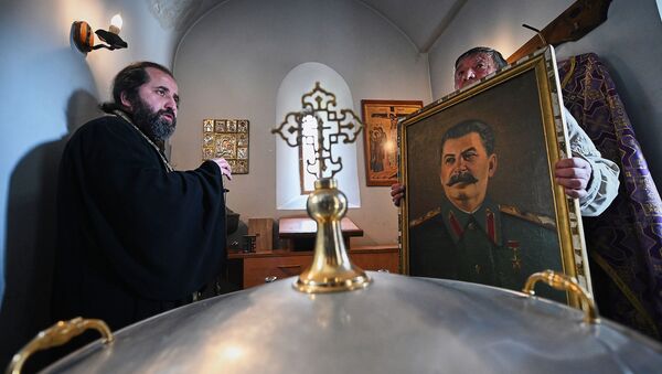 День рождения Иосифа Сталина отметили его сторонники в городе Гори - Sputnik Грузия
