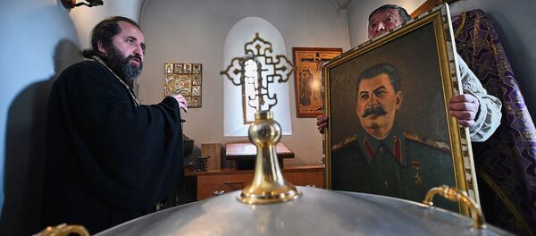 День рождения Иосифа Сталина отметили его сторонники в городе Гори День рождения Иосифа Сталина отметили его сторонники в городе Гори - Sputnik Грузия