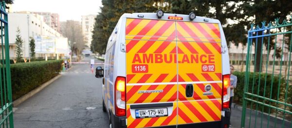 Скорая помощь 112 у тбилисской инфекционной больницы - Sputnik Грузия