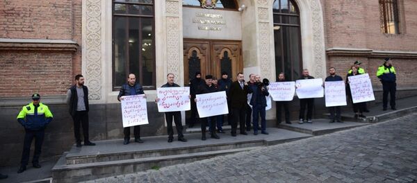 აქცია საგარეო უწყების შენობის წინ აქცია საგარეო უწყების შენობის წინ - Sputnik საქართველო