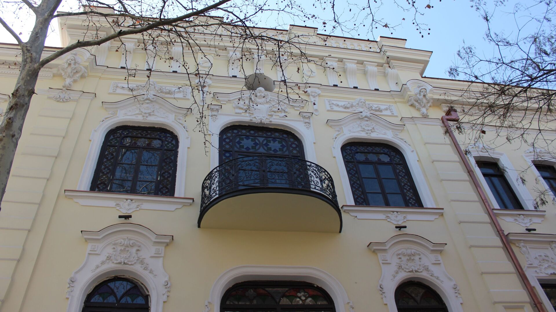 Фасад Тбилисской академии художеств - Sputnik Грузия, 1920, 11.07.2022