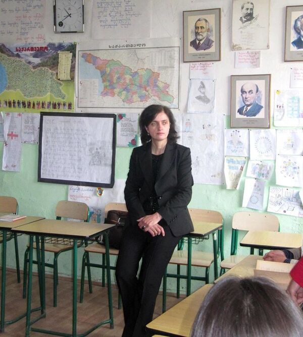 კლასგარეშე საკითხავი მასწავლებლებისთვის – „მრცხვენია, რომ საქართველოში ქართული არ ვიცი“ კლასგარეშე საკითხავი მასწავლებლებისთვის – „მრცხვენია, რომ საქართველოში ქართული არ ვიცი“ - Sputnik საქართველო