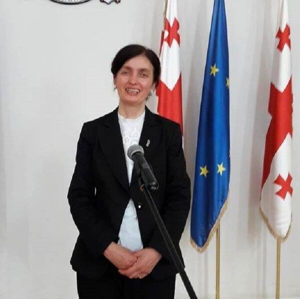 კლასგარეშე საკითხავი მასწავლებლებისთვის – „მრცხვენია, რომ საქართველოში ქართული არ ვიცი“ კლასგარეშე საკითხავი მასწავლებლებისთვის – „მრცხვენია, რომ საქართველოში ქართული არ ვიცი“ - Sputnik საქართველო