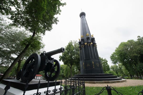 Самый старый памятник Смоленска, посвященный защищавшим город в 1812 году воинам. Установлен в 1845-м - Sputnik Грузия
