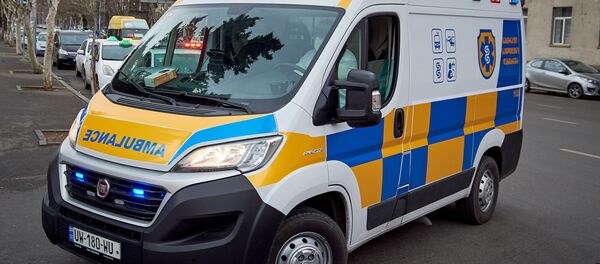 Бригада Скорой медицинской помощи 112 доставляет больных коронавирусом в инфекционную больницу Бригада Скорой медицинской помощи 112 доставляет больных коронавирусом в инфекционную больницу - Sputnik Грузия