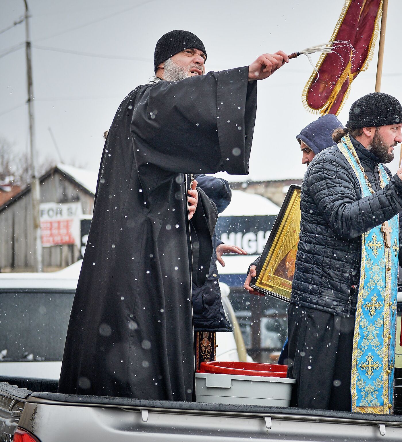 Святая вода против коронавируса: улицы Тбилиси освятили - фото -  18.03.2020, Sputnik Грузия