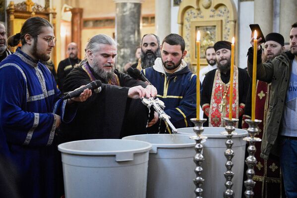 Грузинская церковь решила провести свои превентивные меры против распространения коронавируса - Sputnik Грузия