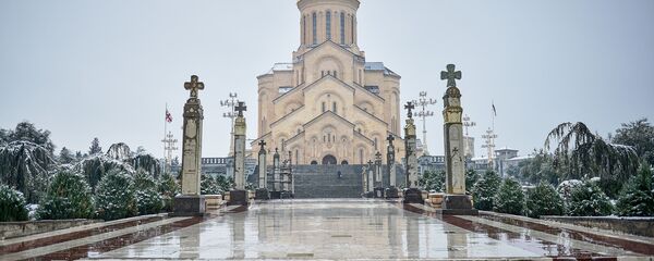 Кафедральный собор Святой Троицы - Самеба в снегу - Sputnik Грузия