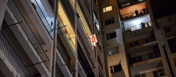 Борьба с коронавирусом: как жители Тбилиси аплодировали врачам - видео - Sputnik Грузия