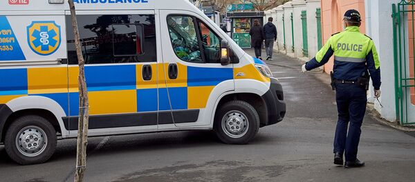 Бригада Скорой помощи 112 на выезде. В Грузии борются с коронавирусом. Введен режим ЧП - Sputnik Грузия