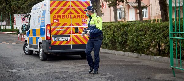 სასწრაფო დახმარების მანქანა ინფექციურ საავადმყოფოსთან - Sputnik საქართველო