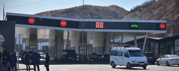 КПП на грузино-азербайджанской границе. Красный мост - Sputnik Грузия