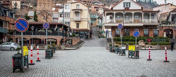 Пустые улицы Тбилиси. Туристов не видно в центре города. Вид на Мейдан с закрытыми ресторанами грузинской кухни Пустые улицы Тбилиси. Туристов не видно в центре города. Вид на Мейдан с закрытыми ресторанами грузинской кухни - Sputnik Грузия