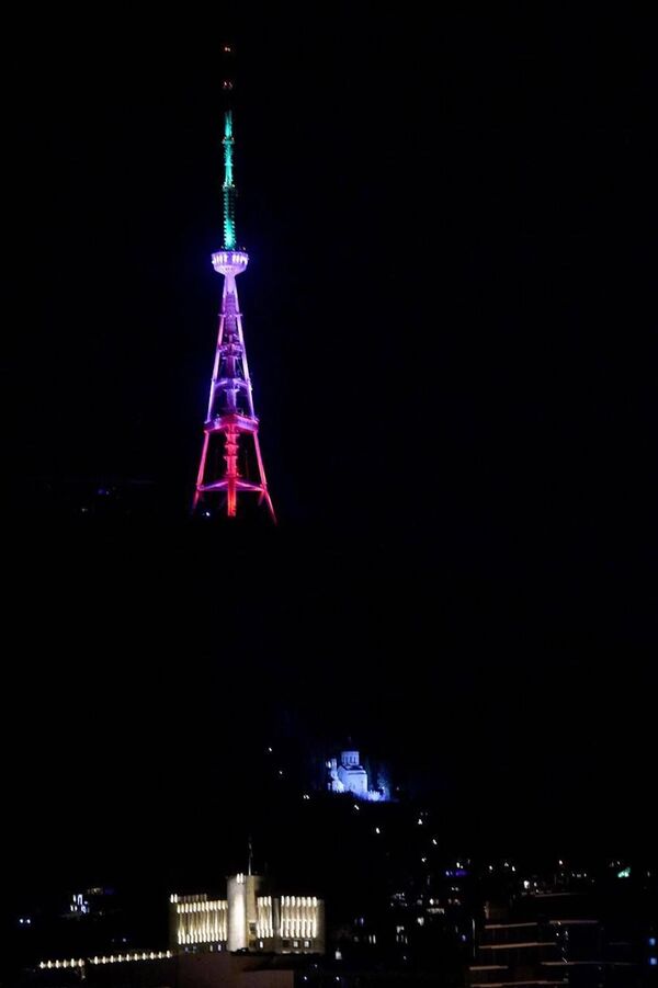 Грузия рядом - телевышка в Тбилиси окрасилась в цвета итальянского флага - Sputnik Грузия